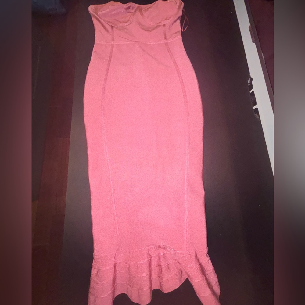 PrettyLittleThing Pink Strapless Bodycon Dress - Picture 4 of 5